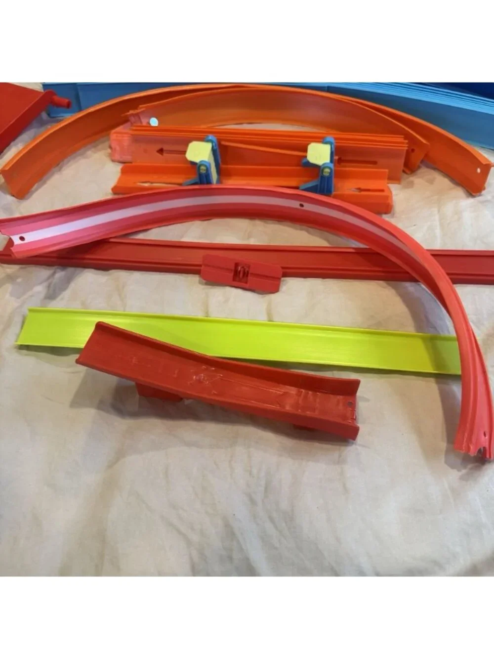 VTG Hot Wheels Track Pieces Lot Of 25 Pieces 90’s-Y2K Orange Blue Red